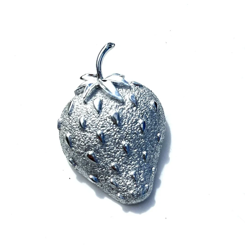 Bright Vintage‎ Signed Sarah Coventry Sparkling Silver Toned Strawberry Brooch